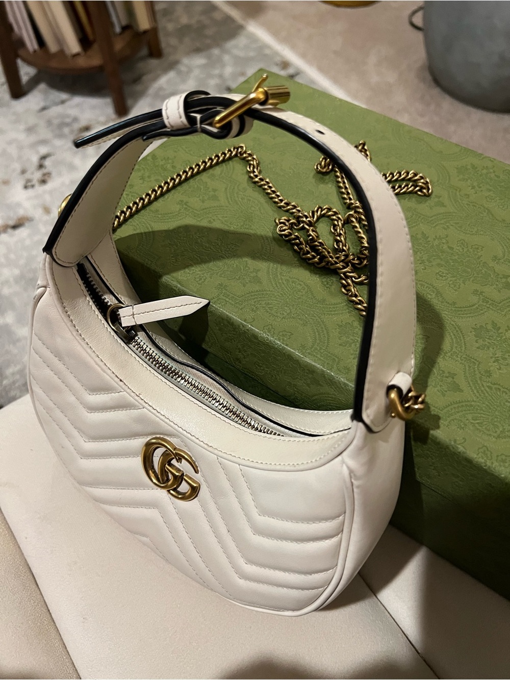 Gucci GG Marmont Small Shoulder Bag - Picture 3 of 7